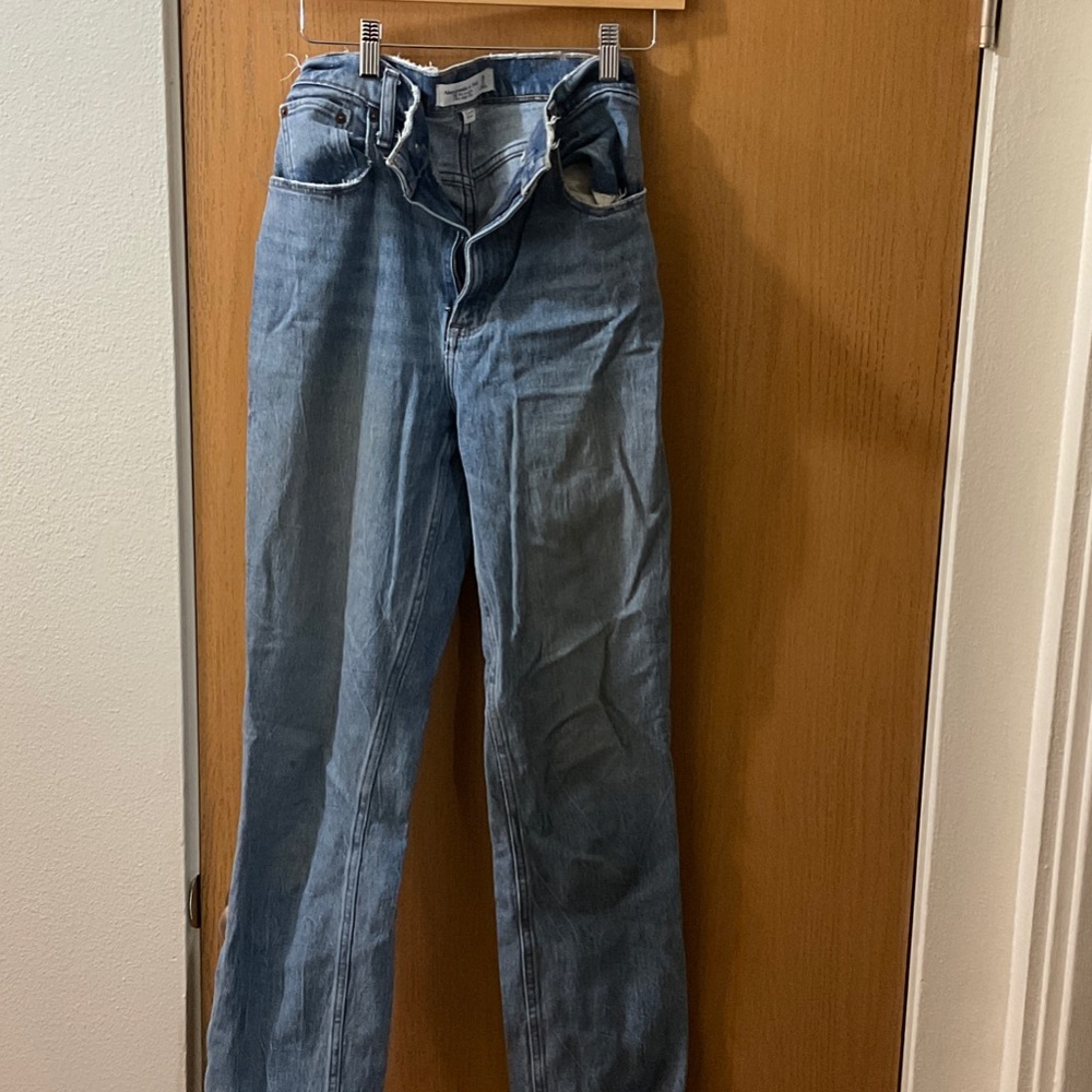 Abercrombie & Fitch Straight Leg High Rise Denim